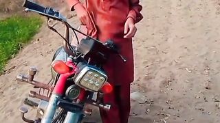 بائیک والے کو کیسے پاگل بنایا فنی ویڈیو اینڈ لازمی دیکھیں????????????????????