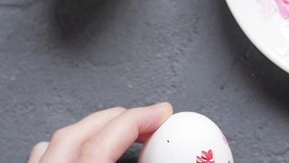Painting on egg