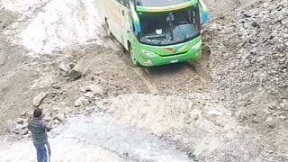 Dangerous road I Bus driving