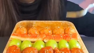 ASMR eating noodles