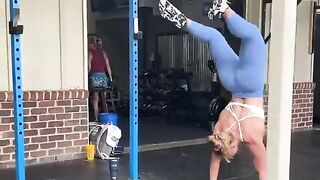Girl in gym amazing video