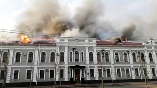 ???? По данным СМИ, горит Черниговское областное управление СБУ