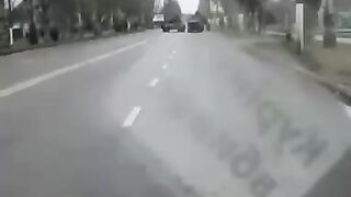 "Ё*аный в рот, по танку е*анули! Я на самой линии!"