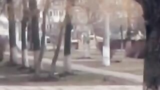 Мариуполь - ВСУ поставили бронетехнику между двух школ.