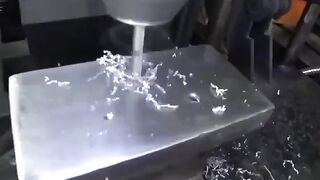 Станок для изготовления цепей.