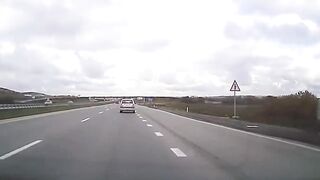 ВОДЯТЛЫ НА ДОРОГЕ.