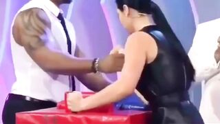 Сначала эта девушка была принижена, но в конце концов шокирована