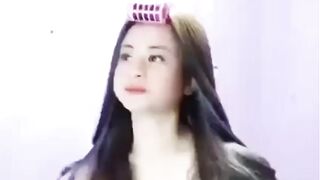 Cewek Ini Rambutnya Masih Di Roll Malah Lakuin Ini