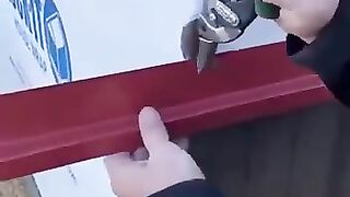Сотый вариант загнуть уголок.