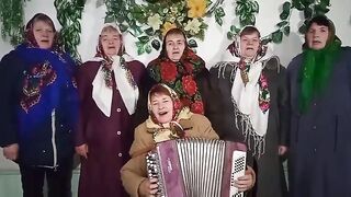 Біжить стежина в тихий гай.  Украинская песня. Поёт под баян ансамбль "Легенда".