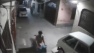 اس نوجوان کی داد دینی پڑے کیسے ڈاکوؤں سے ٹکرا گیا.