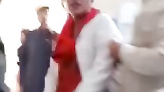 لیڈی ڈاکٹر کا رویہ چیک کریں