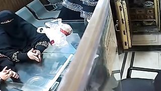 thief in the shop