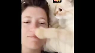 Ну очень ласковый котик.))