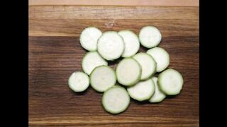 Закуска из жареных кабачков с овощами