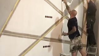"Мастер показывает как наносить Декоративную Штукатурку"
