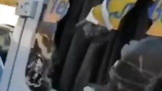 В Молдавии местные жители разбили стекла в украинском автомобиле