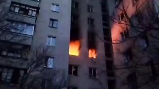 Чернигов — в результате обстрела микрорайона Шерстянка горит жилое здание