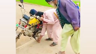Mehngai k sataye log