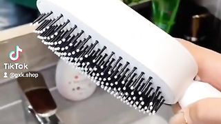 Girls gadget | hair brush easy to use