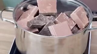GIANT FERRERO ROCHER-- ГИГАНТСКИЙ ФЕРРЕРО РОШЕ(720P_HD).