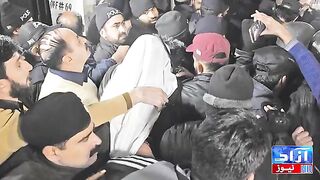 اگر میں چیف جسٹس ہوتا تو انکو الٹا لٹکا دیتا۔ اعتزاز احسن