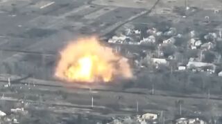 Ukrainian forces blow up Russian artillery cannon in huge blast