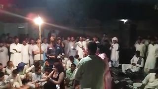 mujra dance pe dancer larki ki chatrol