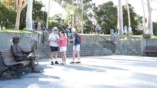 Australia . lelucon statue prank. luco patung