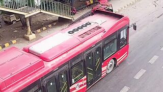 Karachi people bus