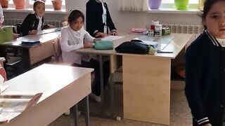 В-школе-во-время-урока-Умка-заглянул-поз_109.