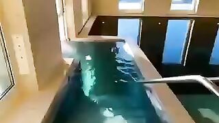 Купаемся в большом бассейне