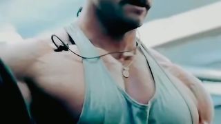 Chris bumstead Takes off the Hoddie