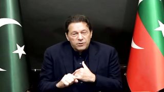 Imran khan Ne Nawaz Sharif Ki Shazish Be Naqab Kar di