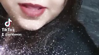 Kesi lag rahi hoon?