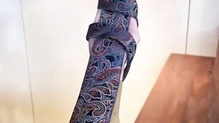 how to tie a tie