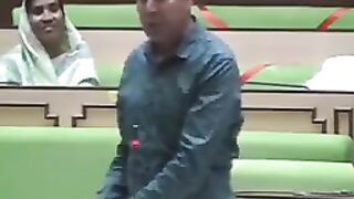 بھارت میں پیٹرول 100  روپے پر