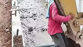 Poor dog is rescued by amazing construction crew