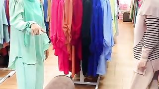 Ragam si stokin hijau pink