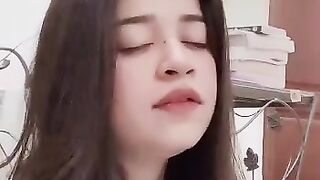 Teri tasveer ky sahary, mosam kai guzary...
