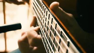 Gitarada relaks muz