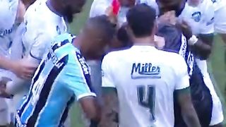 POLICIA ENTRA EM CAMPO