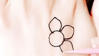 Simple flower mehndi design - Mehndi ki design - Mehndi design simple - #shorts.