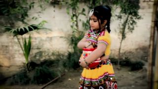 Full of Expressions Viral Dance Video by The Cute Girl