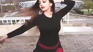 : Kaliyo Jaisa Husn Jo Paya | Tu Cheez Badi Hai | Machine | Neha Kakkar, Udit Narayan