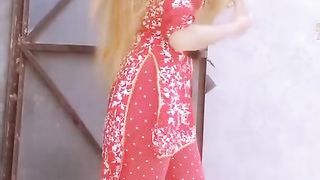 nothing in this video, just a stupid girl doing stupidity, believe me if you not believe me,  snack video,