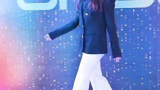 Sana Javed Sajal Aly and Urwa Hocane at the launch event of SHOQ app in Karachi #shoqapp.