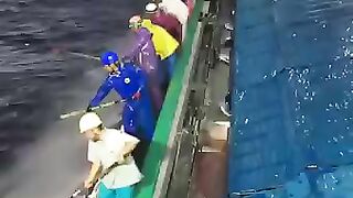 | The wonderful way of fishing by the fisherman  | 9947Asim |
