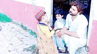 child bigger funny video making Allah de naam te kuch diyo