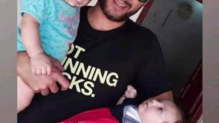 Ahahid Afridi with daughters